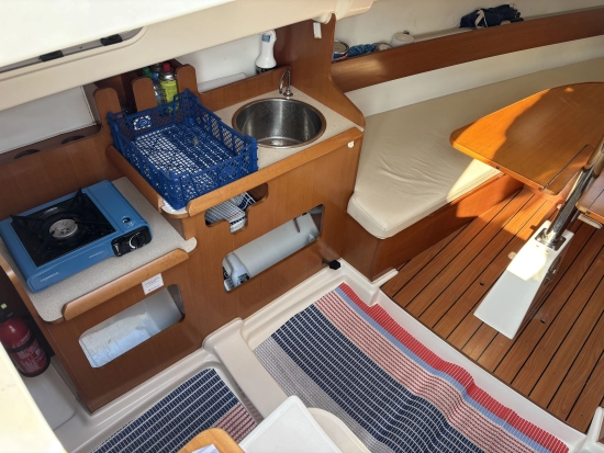 Jeanneau SUN 2500 usado à venda