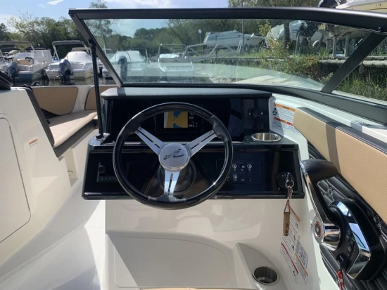 Sea Ray SPX 210 O B usado à venda