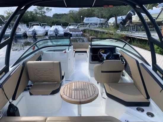 Sea Ray SPX 210 O B usado à venda