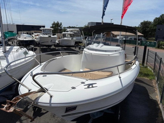 Jeanneau Cap Camarat 7.5 CC usata in vendita