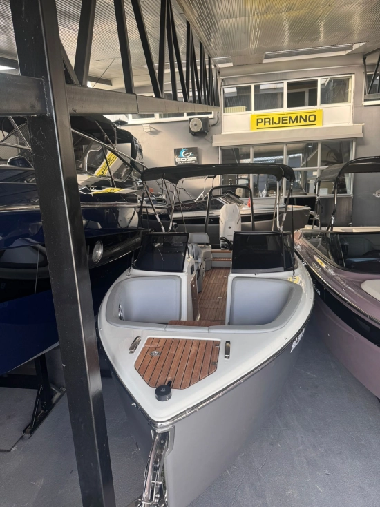 Cranchi E26 Rider nuova in vendita