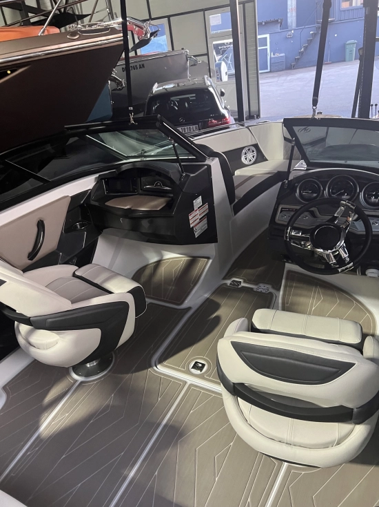 Monterey 215ss nuova in vendita