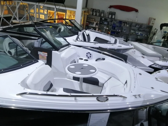 Monterey 224 FS usata in vendita