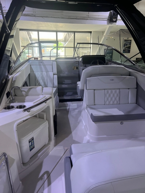 Regal 28 Express usata in vendita
