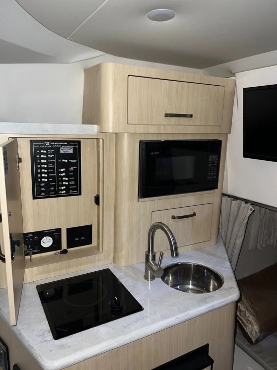 Regal 28 Express usata in vendita