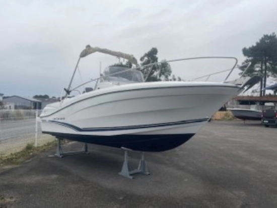 Jeanneau Cap Camarat 7.5 Cc de segunda mano en venta
