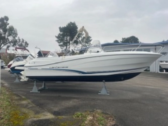 Jeanneau Cap Camarat 7.5 Cc de segunda mano en venta