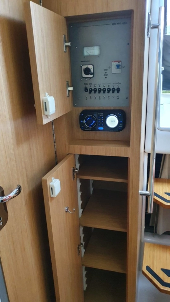 Four Winns V275 usata in vendita