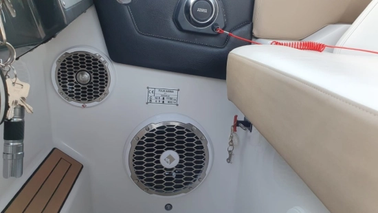 Four Winns V275 usata in vendita