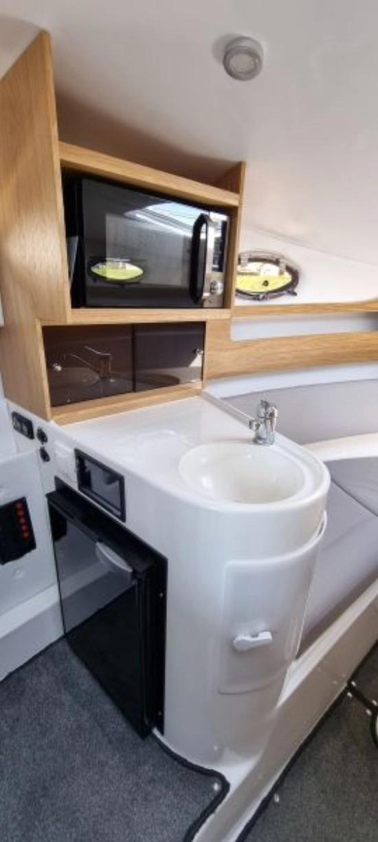 Coral Yacht 750 Sport Cruiser de segunda mano en venta