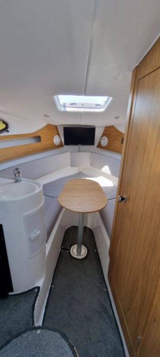 Coral Yacht 750 Sport Cruiser de segunda mano en venta