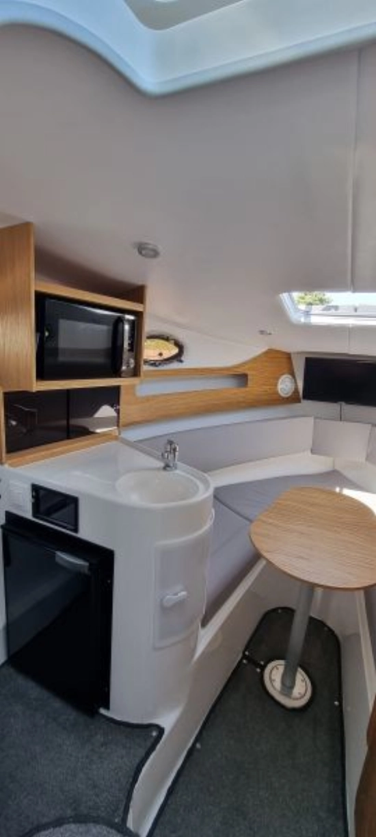 Coral Yacht 750 Sport Cruiser de segunda mano en venta