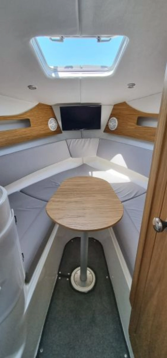 Coral Yacht 750 Sport Cruiser de segunda mano en venta