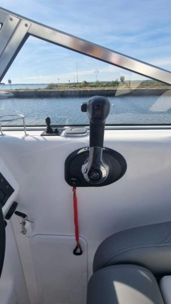 Coral Yacht 750 Sport Cruiser de segunda mano en venta