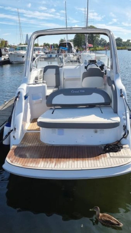 Coral Yacht 750 Sport Cruiser de segunda mano en venta