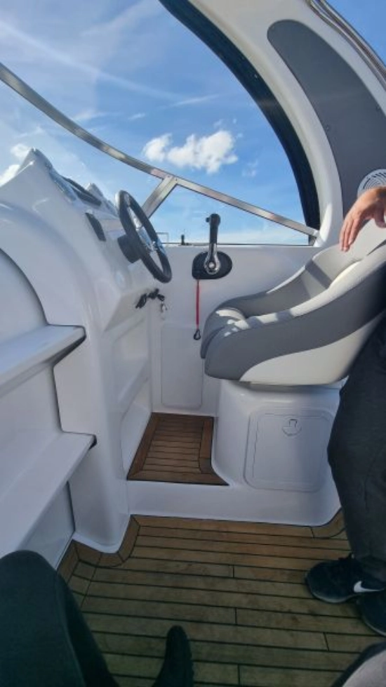 Coral Yacht 750 Sport Cruiser de segunda mano en venta