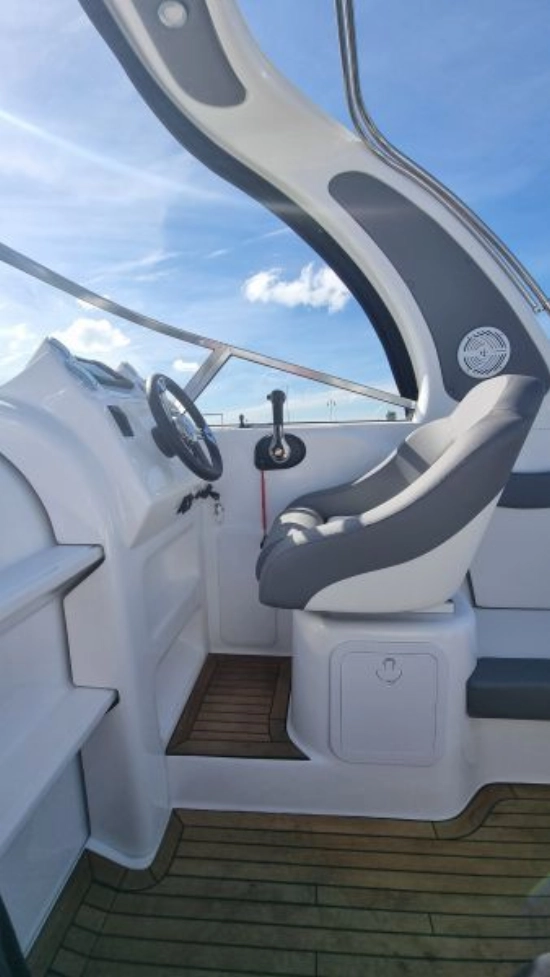 Coral Yacht 750 Sport Cruiser de segunda mano en venta