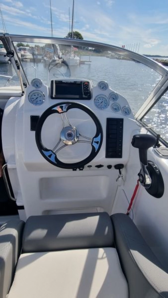 Coral Yacht 750 Sport Cruiser de segunda mano en venta