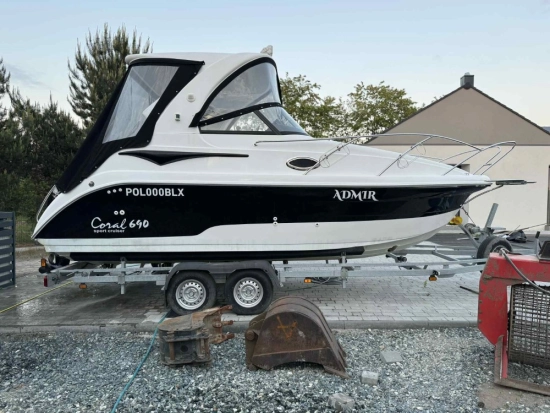 Coral Yacht 690 usado à venda