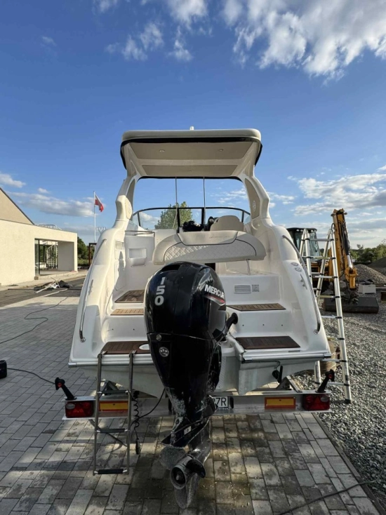 Coral Yacht 690 usado à venda