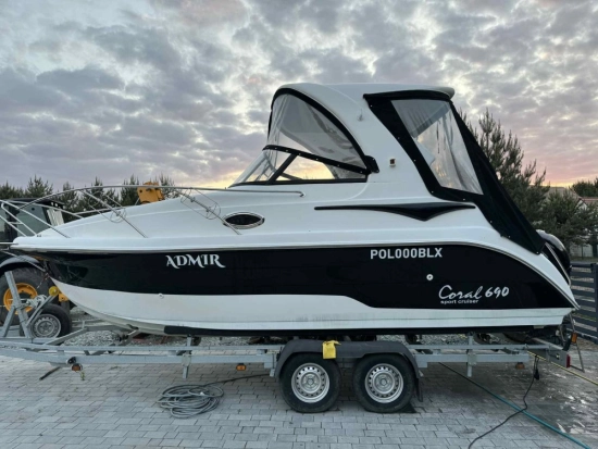 Coral Yacht 690 usado à venda