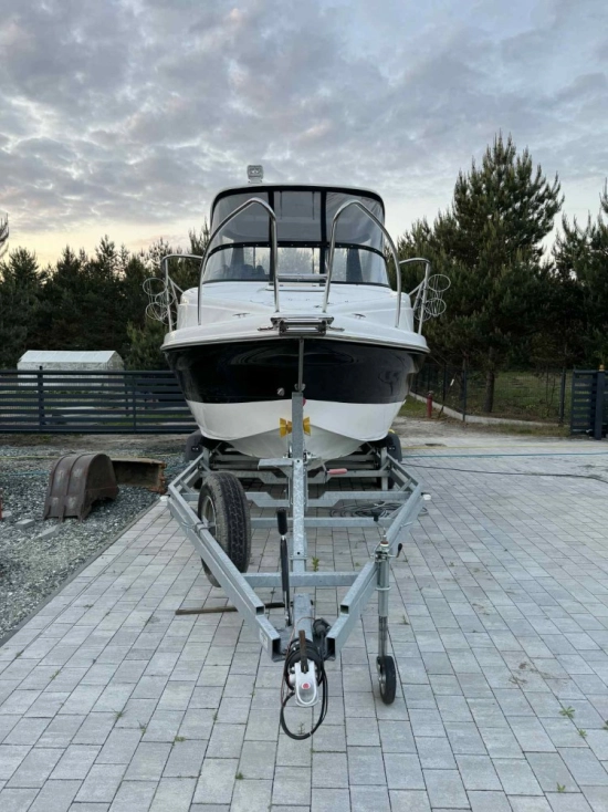 Coral Yacht 690 usado à venda