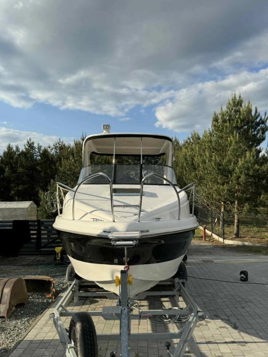 Coral Yacht 690 usado à venda