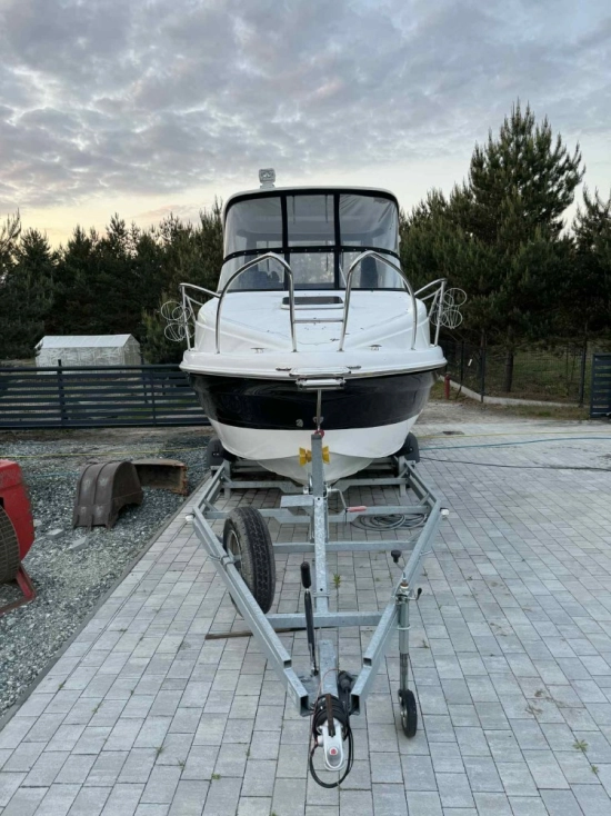 Coral Yacht 690 usado à venda