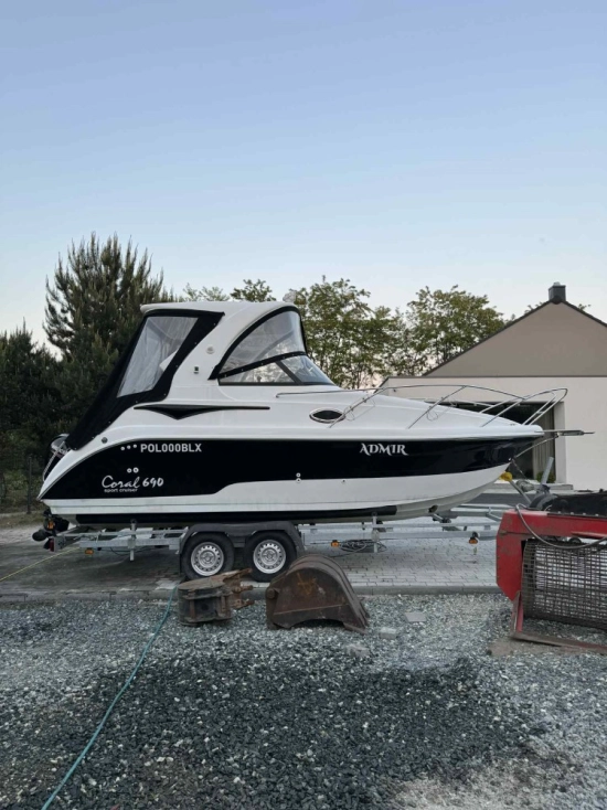 Coral Yacht 690 usado à venda