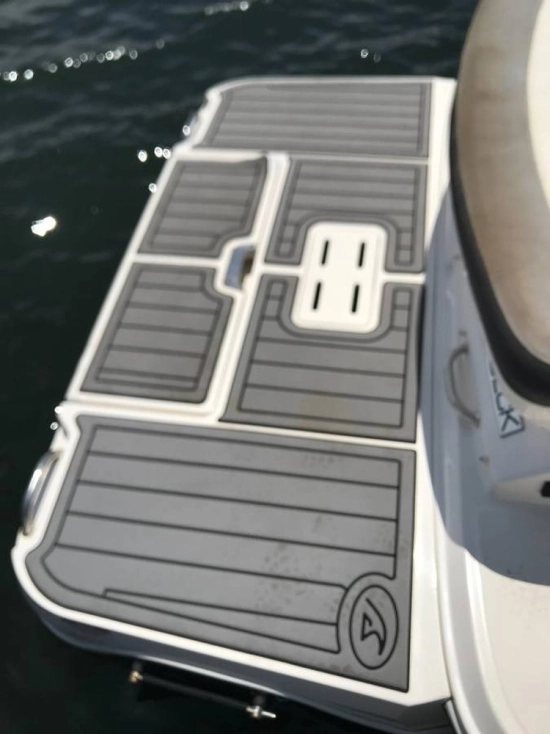 Sea Ray Sundeck 240 novos à venda