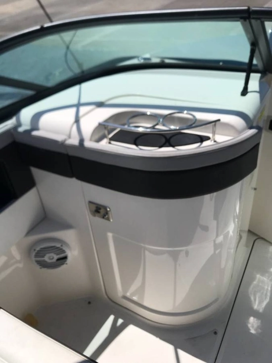 Sea Ray Sundeck 240 novos à venda