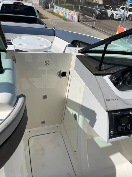 Sea Ray Sundeck 240 novos à venda