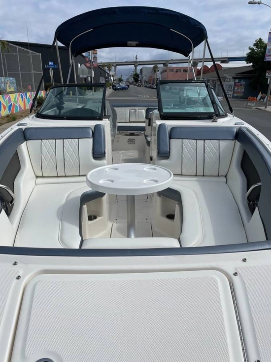 Sea Ray Sundeck 240 novos à venda