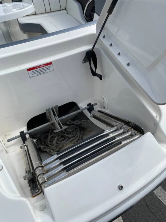Sea Ray Sundeck 240 novos à venda