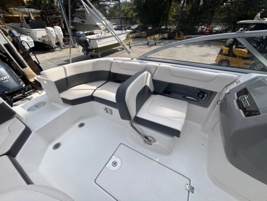 Chaparral 230 Suncoast Deluxe nuova in vendita