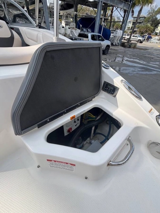 Chaparral 230 Suncoast Deluxe nuova in vendita
