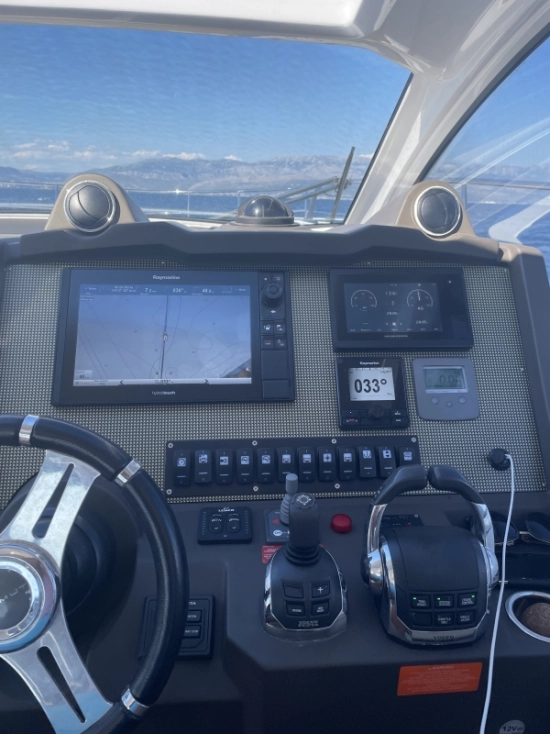 Azimut Atlantis 43 usata in vendita