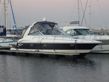 Cruisers Yachts 370 Express usata in vendita