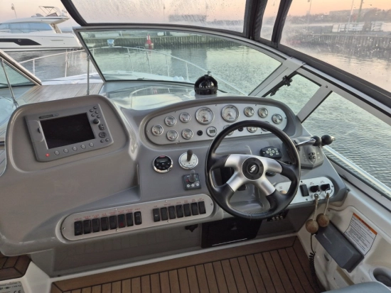 Cruisers Yachts 370 Express usata in vendita