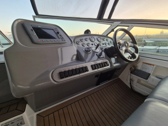 Cruisers Yachts 370 Express usata in vendita