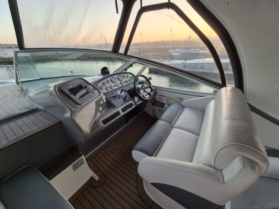 Cruisers Yachts 370 Express usata in vendita