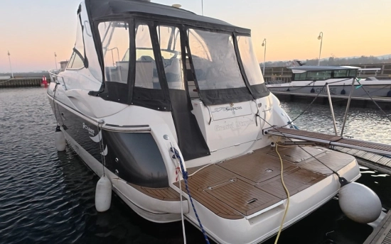 Cruisers Yachts 370 Express usata in vendita