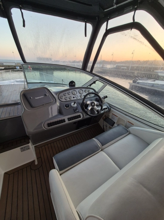 Cruisers Yachts 370 Express usata in vendita