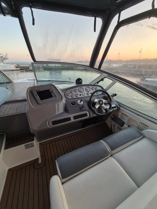 Cruisers Yachts 370 Express usata in vendita