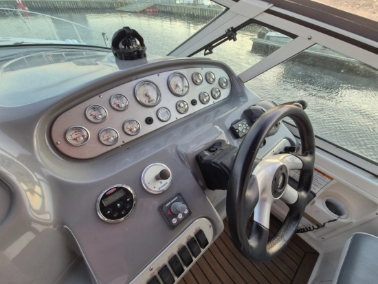 Cruisers Yachts 370 Express usata in vendita
