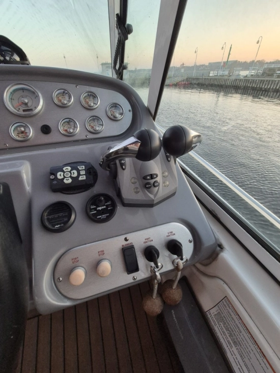 Cruisers Yachts 370 Express usata in vendita