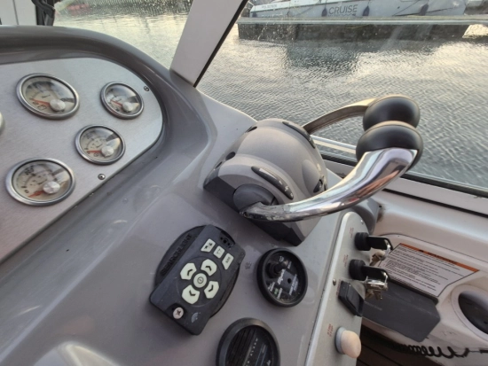 Cruisers Yachts 370 Express usata in vendita