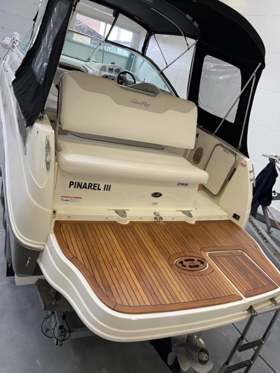 Sea Ray Sundancer 255 usata in vendita