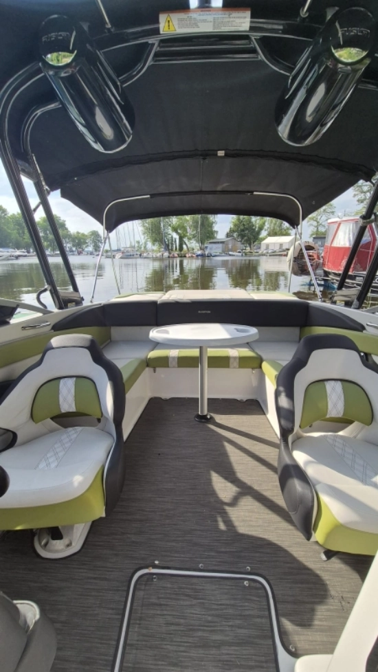 Glastron 245 GTS novos à venda