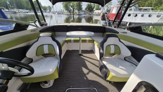 Glastron 245 GTS novos à venda
